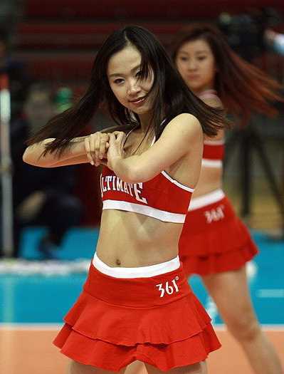 高清靓丽啦啦宝贝助阵恒大,短裙热舞秀小蛮腰图集