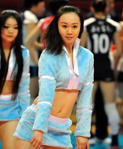 高清靓丽啦啦宝贝助阵恒大,短裙热舞秀小蛮腰图集