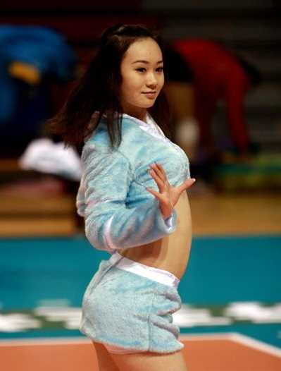 高清靓丽啦啦宝贝助阵恒大,短裙热舞秀小蛮腰图集