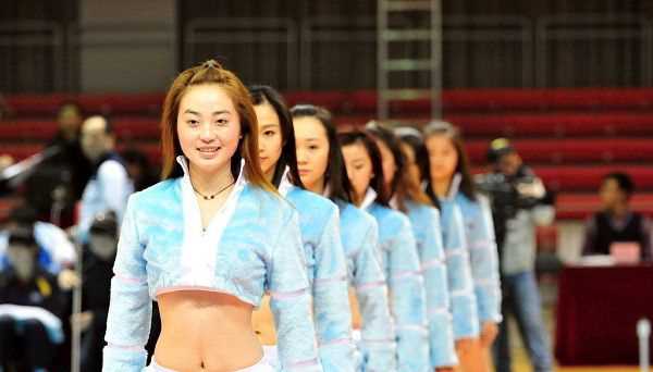 高清靓丽啦啦宝贝助阵恒大,短裙热舞秀小蛮腰图集