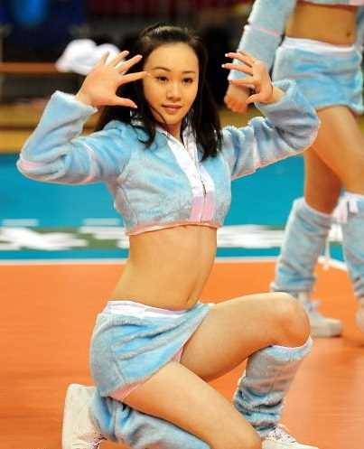 高清靓丽啦啦宝贝助阵恒大,短裙热舞秀小蛮腰图集