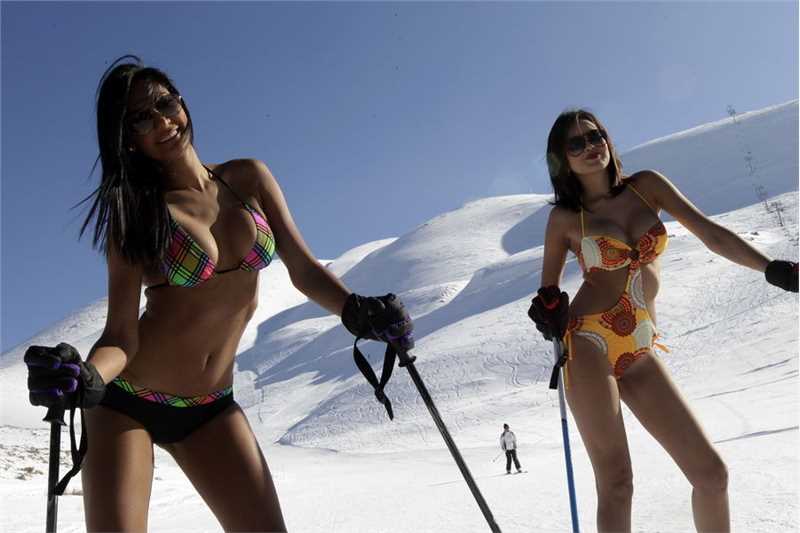 优质选美小姐比基尼装滑雪,傲人身段风情妩媚图片