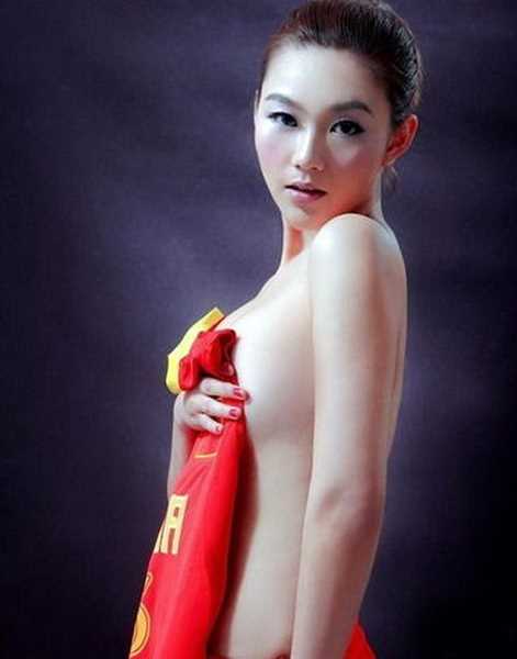 刘闻雯三点式照,装扮可爱兔女郎