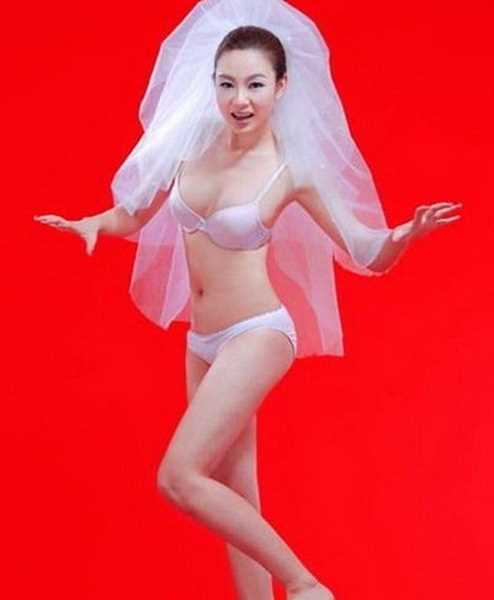 刘闻雯三点式照,装扮可爱兔女郎