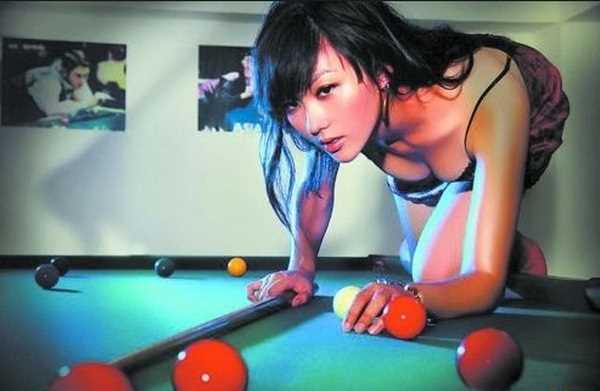 刘闻雯三点式照,装扮可爱兔女郎