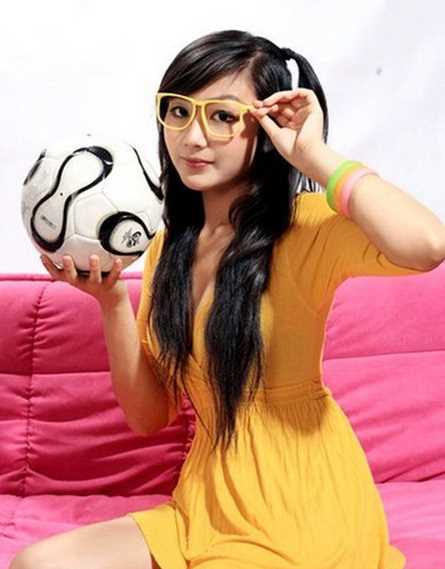 刘闻雯三点式照,装扮可爱兔女郎