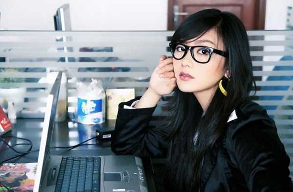 刘闻雯三点式照,装扮可爱兔女郎