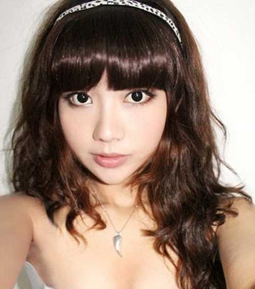 刘闻雯三点式照,装扮可爱兔女郎