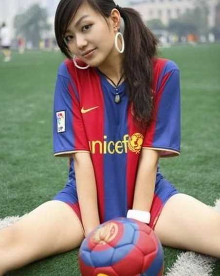 刘闻雯三点式照,装扮可爱兔女郎