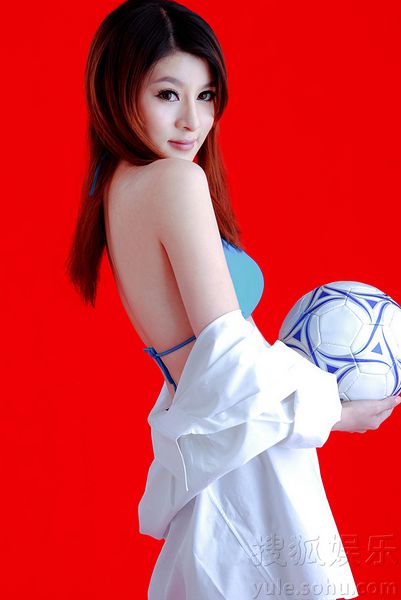 最新小孙俪突破尺度秀性感,鼓励国足不要气馁壁纸