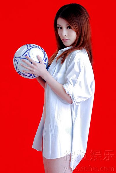 最新小孙俪突破尺度秀性感,鼓励国足不要气馁壁纸