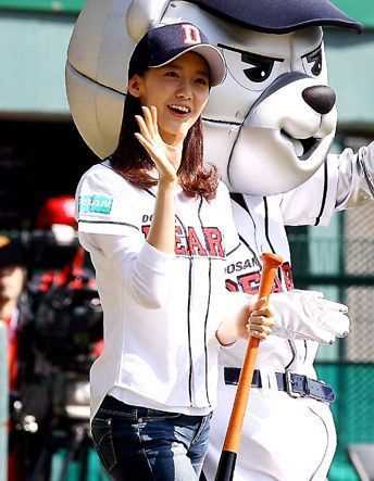 高清日韩女星棒球场精彩开球表演图集