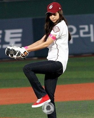高清日韩女星棒球场精彩开球表演图集