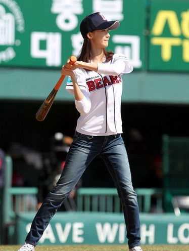 高清日韩女星棒球场精彩开球表演图集
