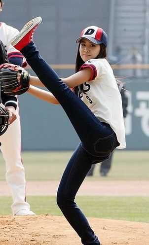 高清日韩女星棒球场精彩开球表演图集