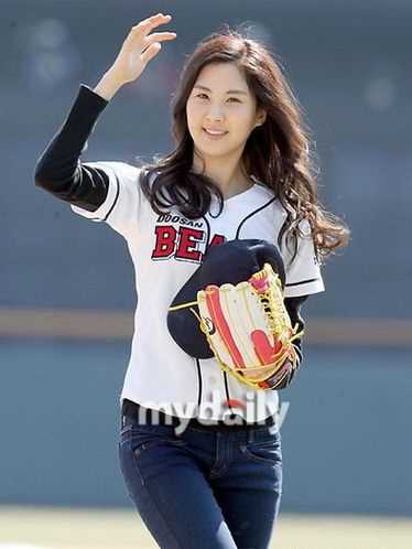高清日韩女星棒球场精彩开球表演图集