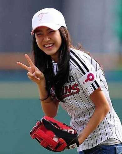 高清日韩女星棒球场精彩开球表演图集