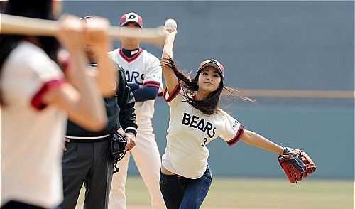 高清日韩女星棒球场精彩开球表演图集