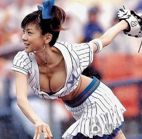 高清日韩女星棒球场精彩开球表演图集