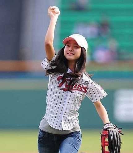 高清日韩女星棒球场精彩开球表演图集