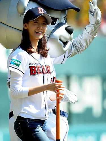 高清日韩女星棒球场精彩开球表演图集