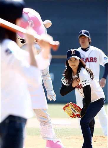 高清日韩女星棒球场精彩开球表演图集