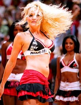 NBA赛场性感回现,啦啦队员秀色大比拼