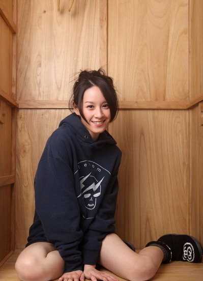 高清“亚运宝贝”曾恺玹床上,展衬衣诱惑图集