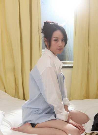 高清“亚运宝贝”曾恺玹床上,展衬衣诱惑图集