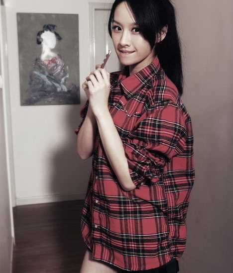 高清“亚运宝贝”曾恺玹床上,展衬衣诱惑图集