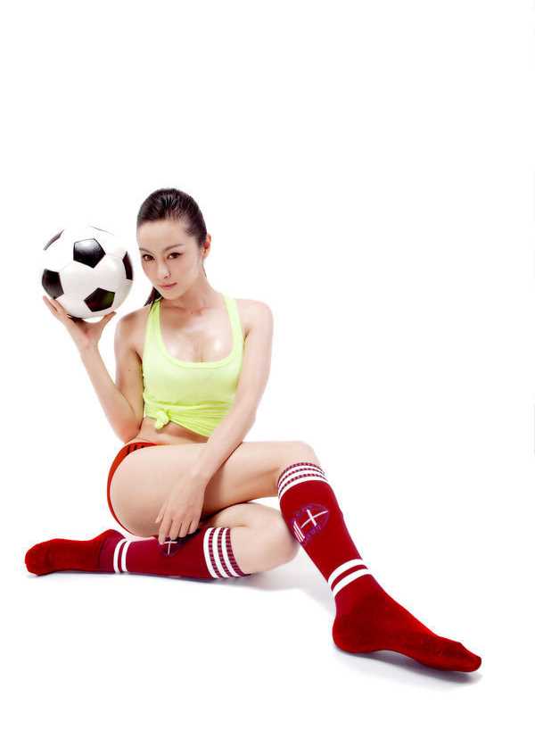 精选女星王冕化身守门员,姿势惹火秀色可餐图册