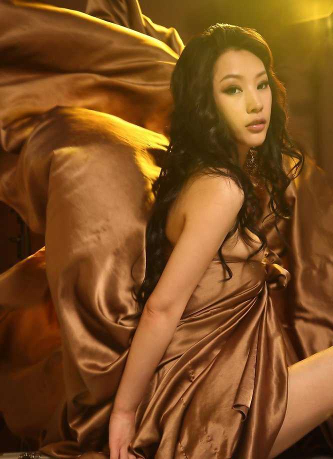 高清宝贝徐黛妮华丽,金色礼服显高贵图集