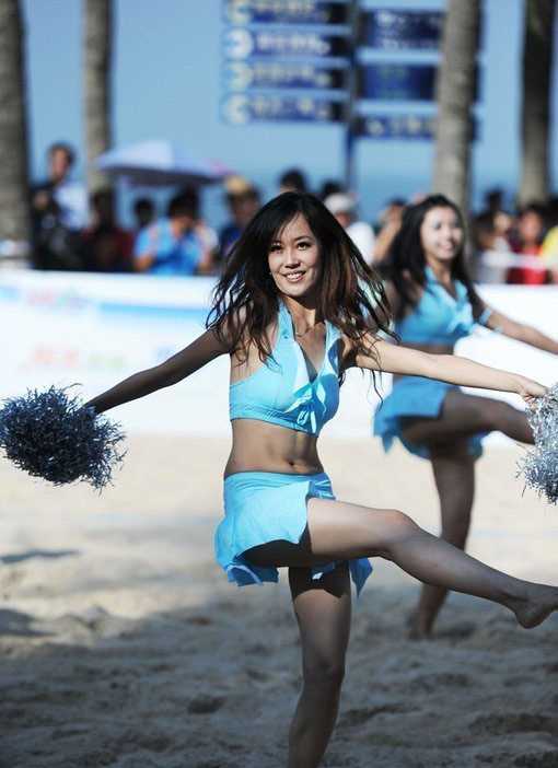 最新沙排锦标赛：沙排宝贝热舞挥洒青春,互拥玩暧昧壁纸