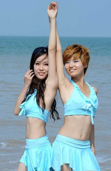 最新沙排锦标赛：沙排宝贝热舞挥洒青春,互拥玩暧昧壁纸