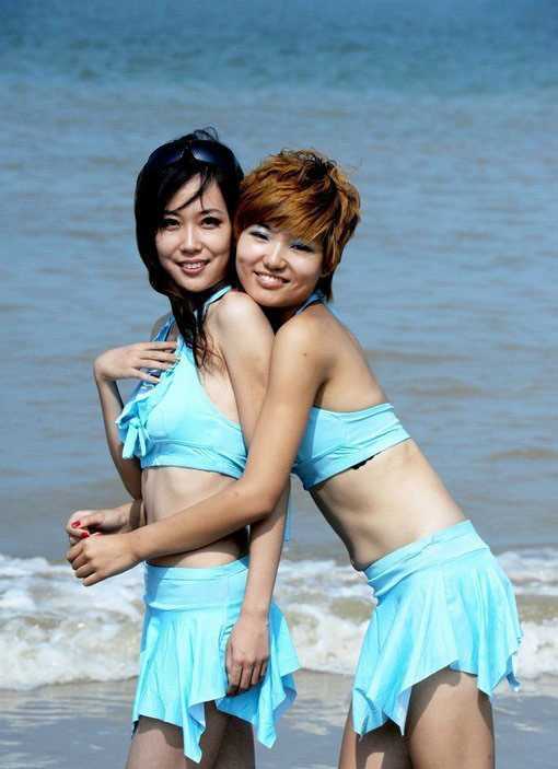 最新沙排锦标赛：沙排宝贝热舞挥洒青春,互拥玩暧昧壁纸