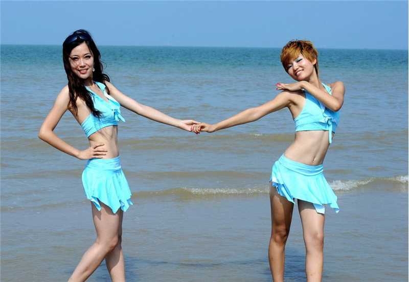 最新沙排锦标赛：沙排宝贝热舞挥洒青春,互拥玩暧昧壁纸