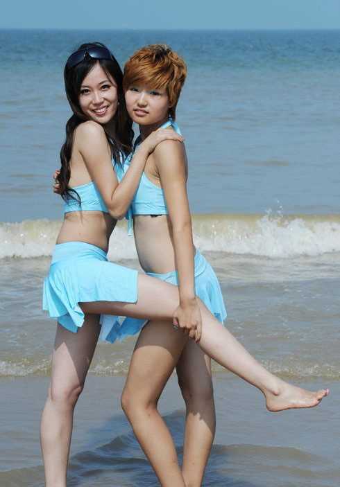 最新沙排锦标赛：沙排宝贝热舞挥洒青春,互拥玩暧昧壁纸