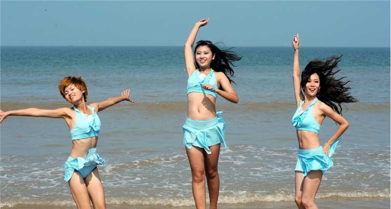 最新沙排锦标赛：沙排宝贝热舞挥洒青春,互拥玩暧昧壁纸