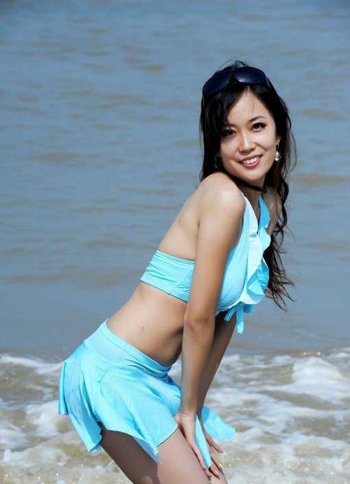 最新沙排锦标赛：沙排宝贝热舞挥洒青春,互拥玩暧昧壁纸