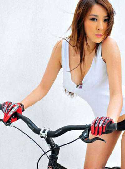 特别专辑自行车运动也性感,比基尼美女秀单车诱惑图片