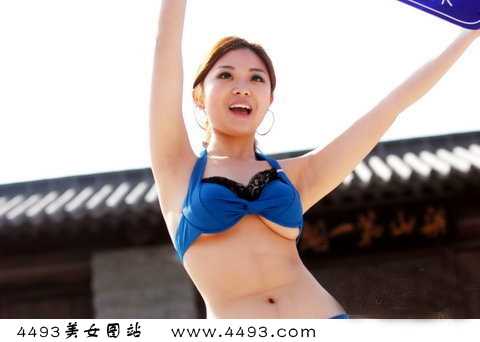 搏击举牌女郎妖娆亮相