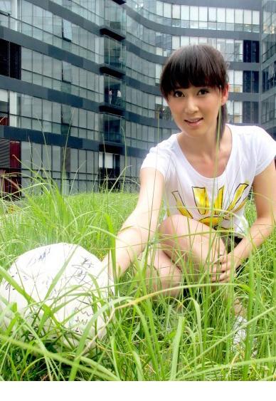 优质赵柯投怀世界杯“绿茵碰撞”,俯身玩球娇羞无限相册