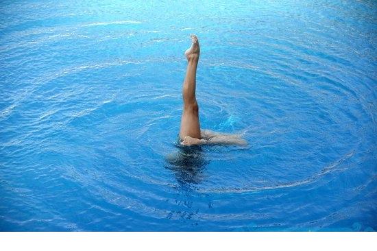 最新西班牙花样游泳队备战,唯美舞姿闪耀泳池图集