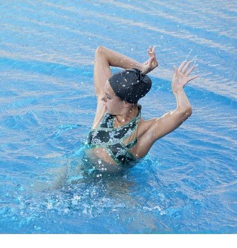 最新西班牙花样游泳队备战,唯美舞姿闪耀泳池图集