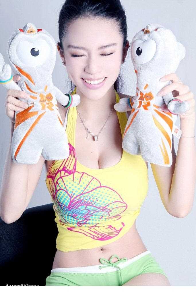 潘霜霜性感热辣助威伦敦奥运