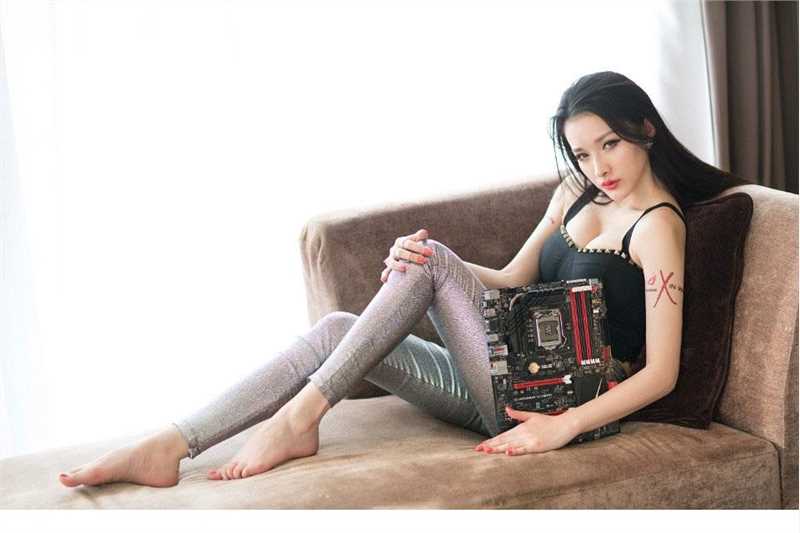 高清极品性感模特高挑身材代言电子产品图集