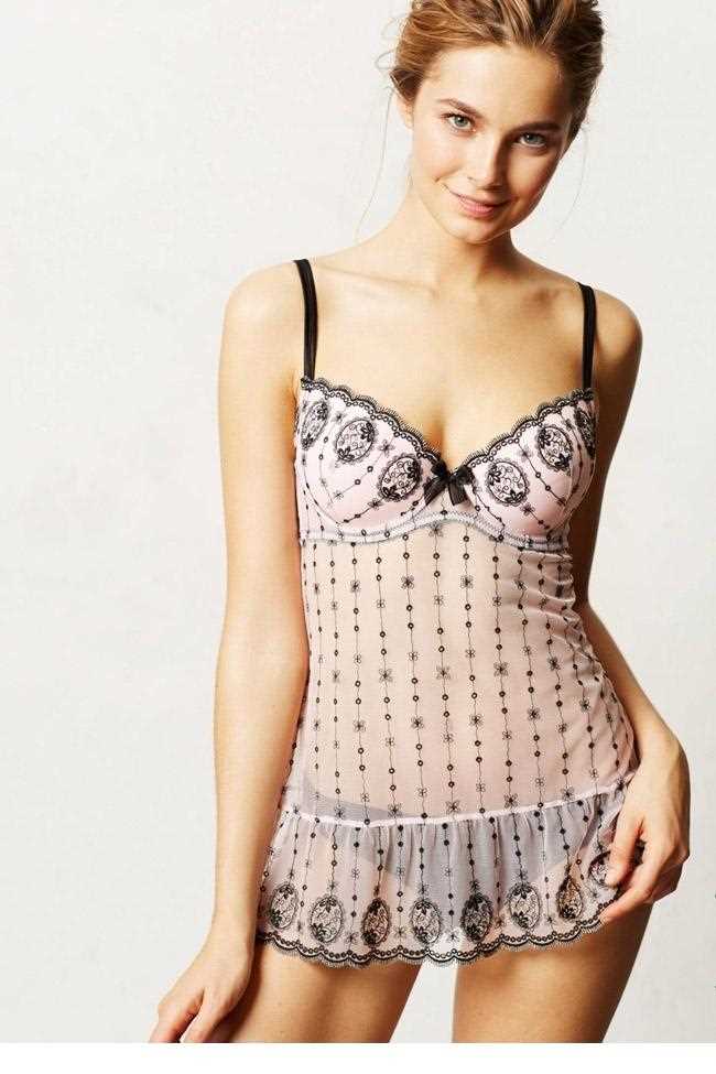 天使超模布里奇特高清内衣大片,薄纱翘臀甜美清新