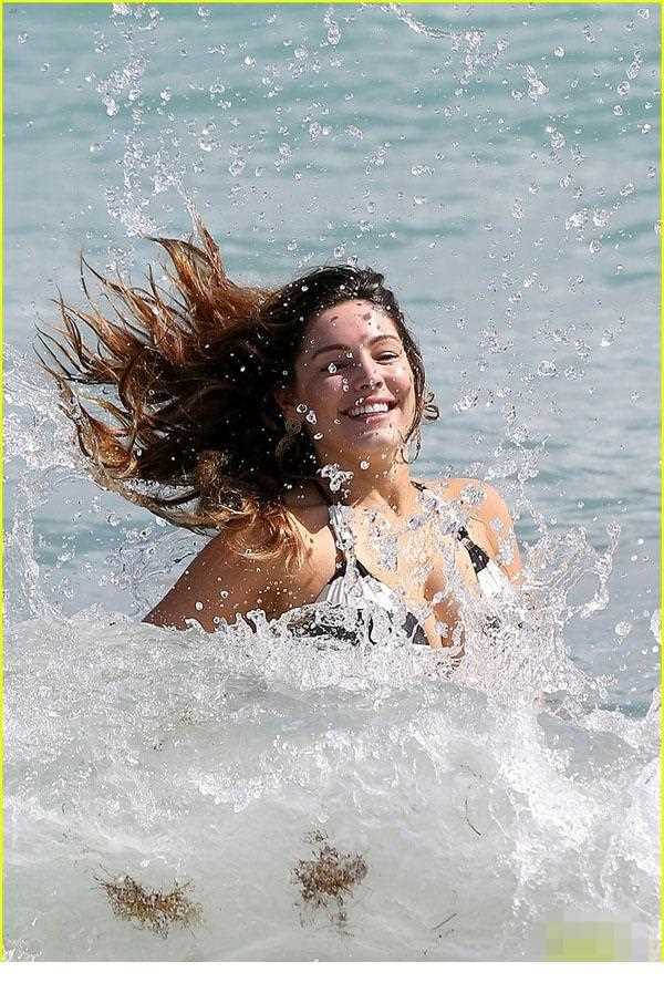 最全超模布鲁克海滩与男友恩爱秀,泳装波涛尽显相册