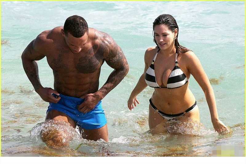 最全超模布鲁克海滩与男友恩爱秀,泳装波涛尽显相册