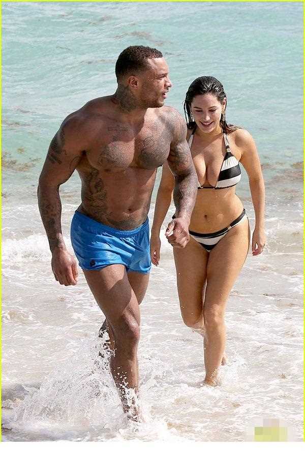 最全超模布鲁克海滩与男友恩爱秀,泳装波涛尽显相册